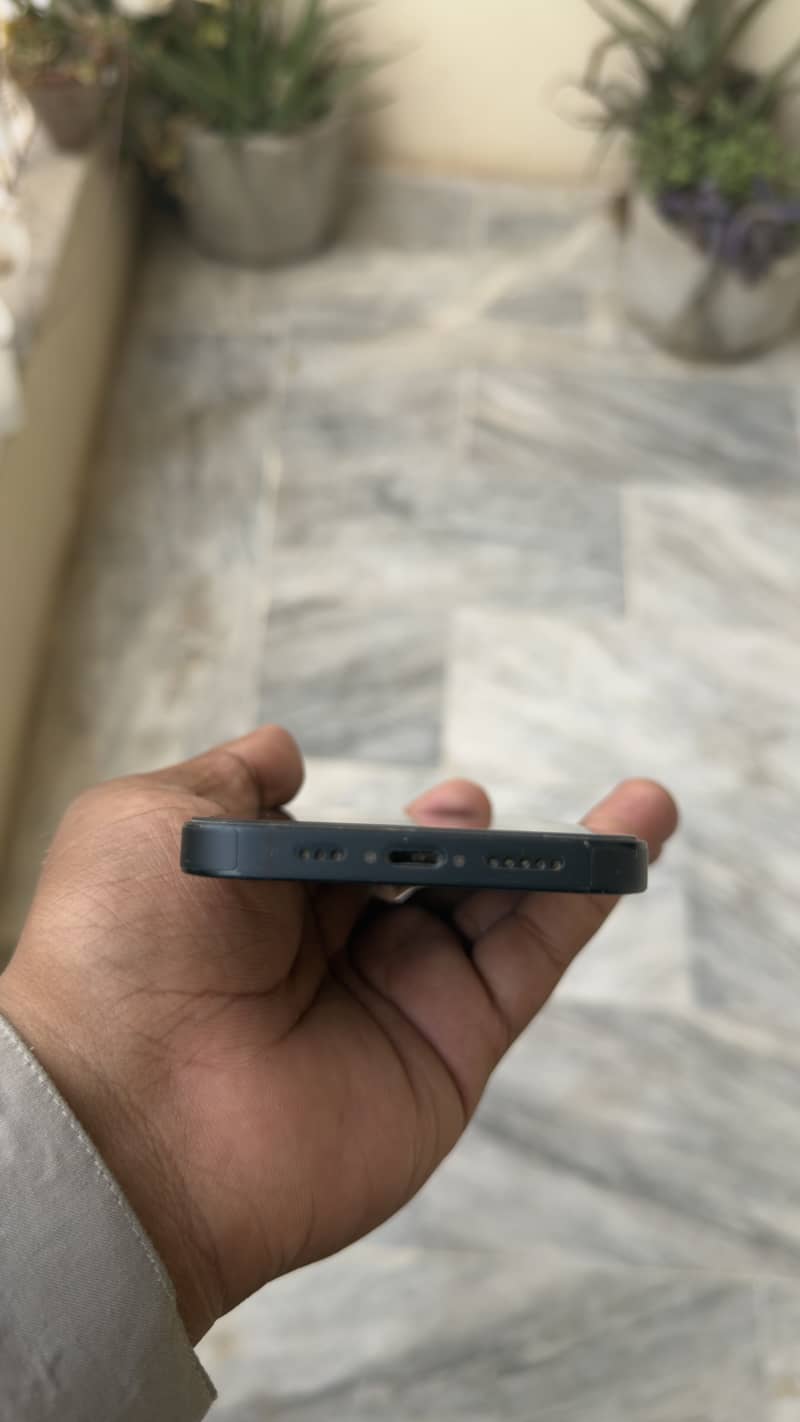 iPhone 14 3