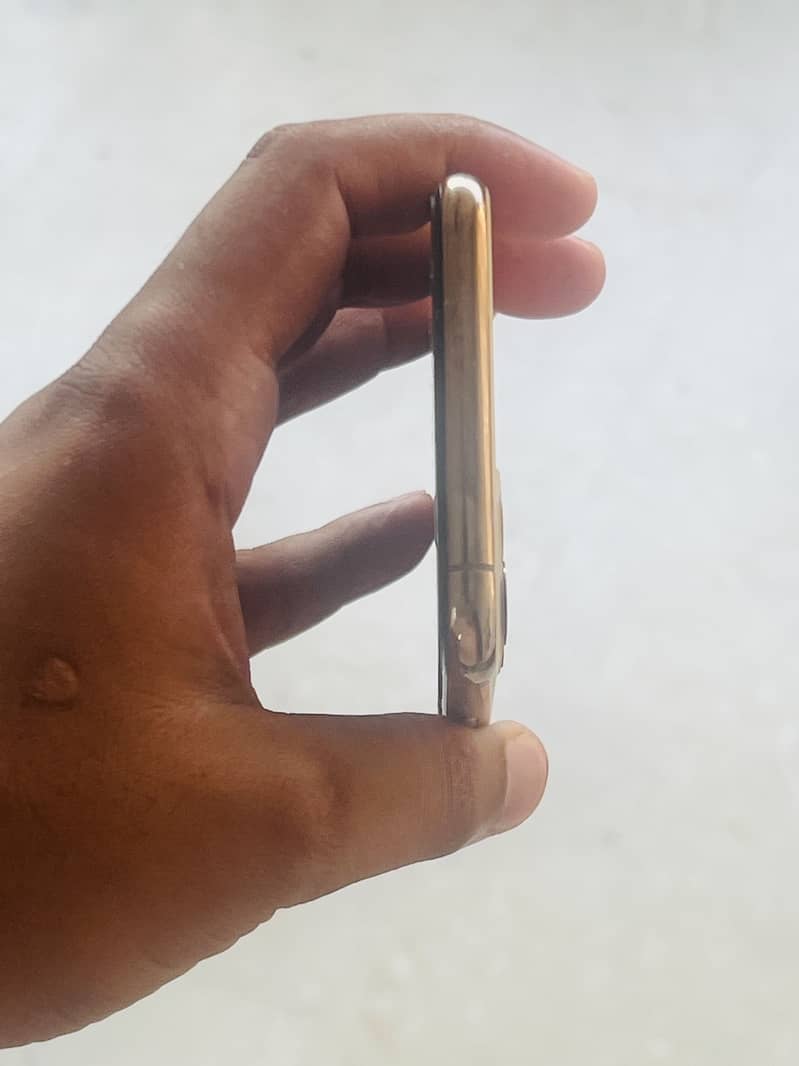 iPhone 11 Pro Max 1