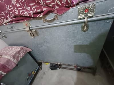 steel storge trunk (peti)