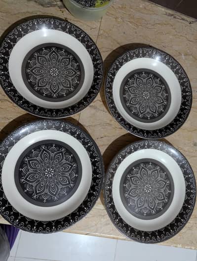 Lavenna Collection Melamine Plates Set