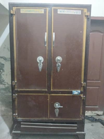 iron almirah for urgent sale