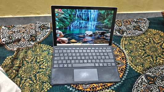 Microsoft Surface Pro 5 – i5 7th Gen / 8GB /256GB Window 11