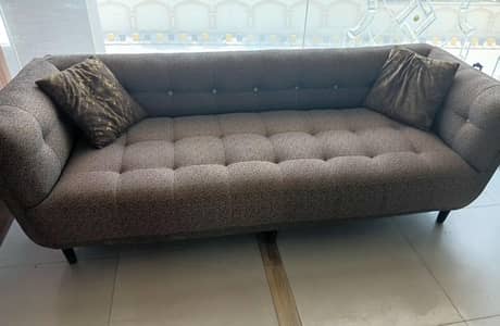Sofa set urgent sale five seater in totally now condition