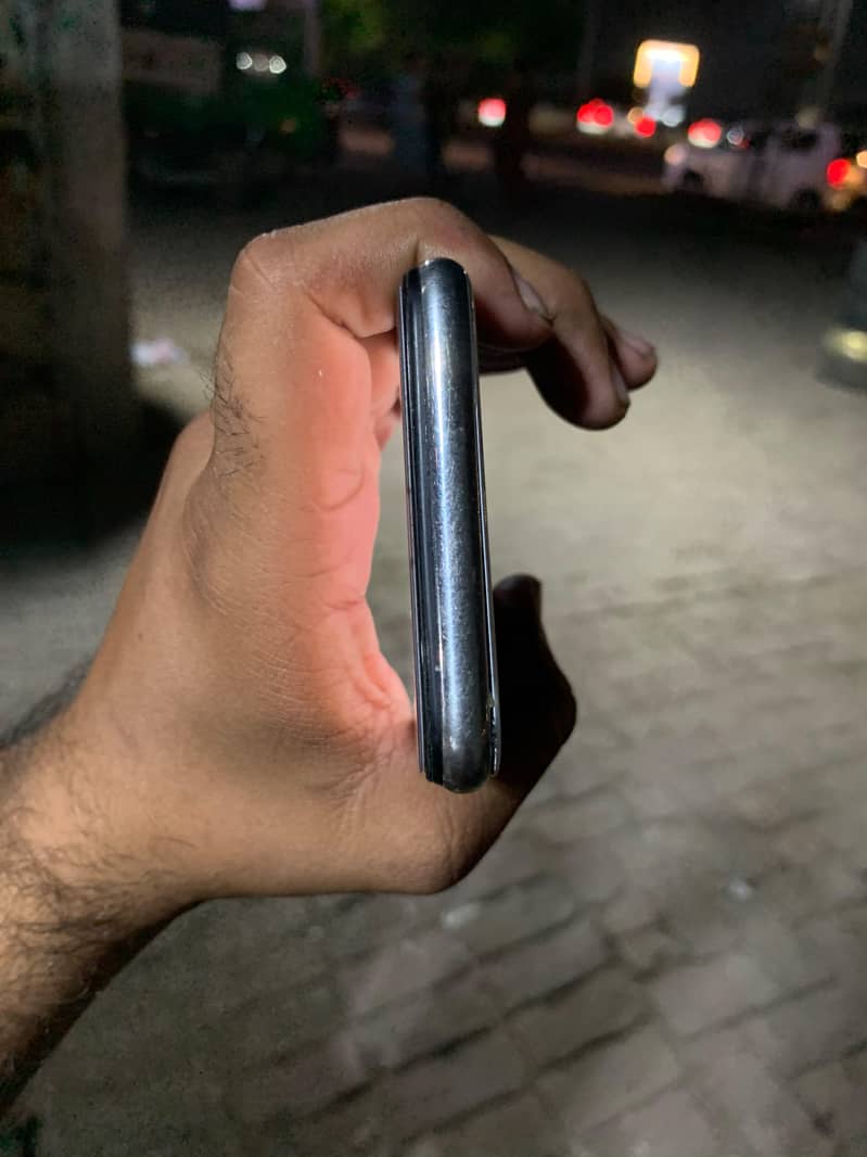 Apple iPhone X 3