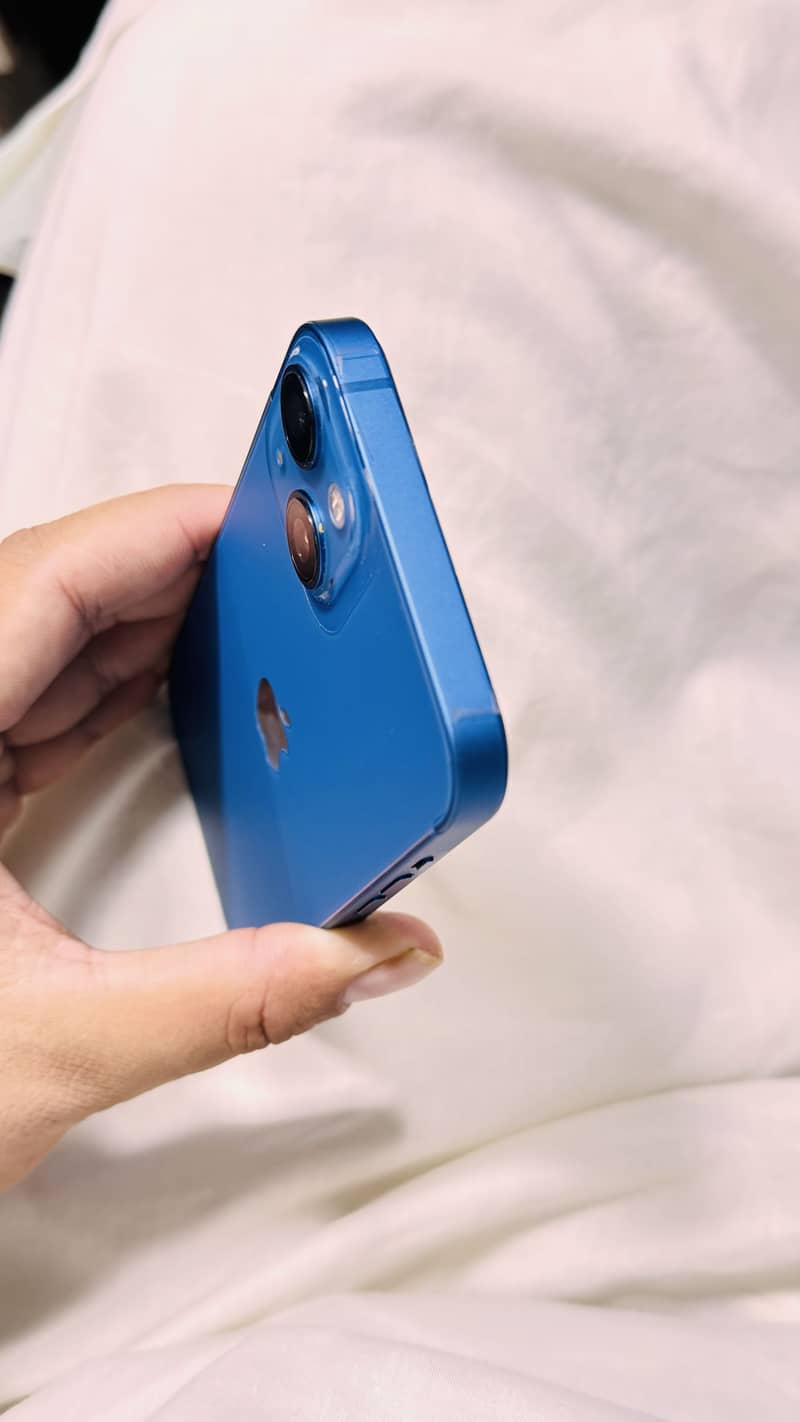Apple iPhone 13 2