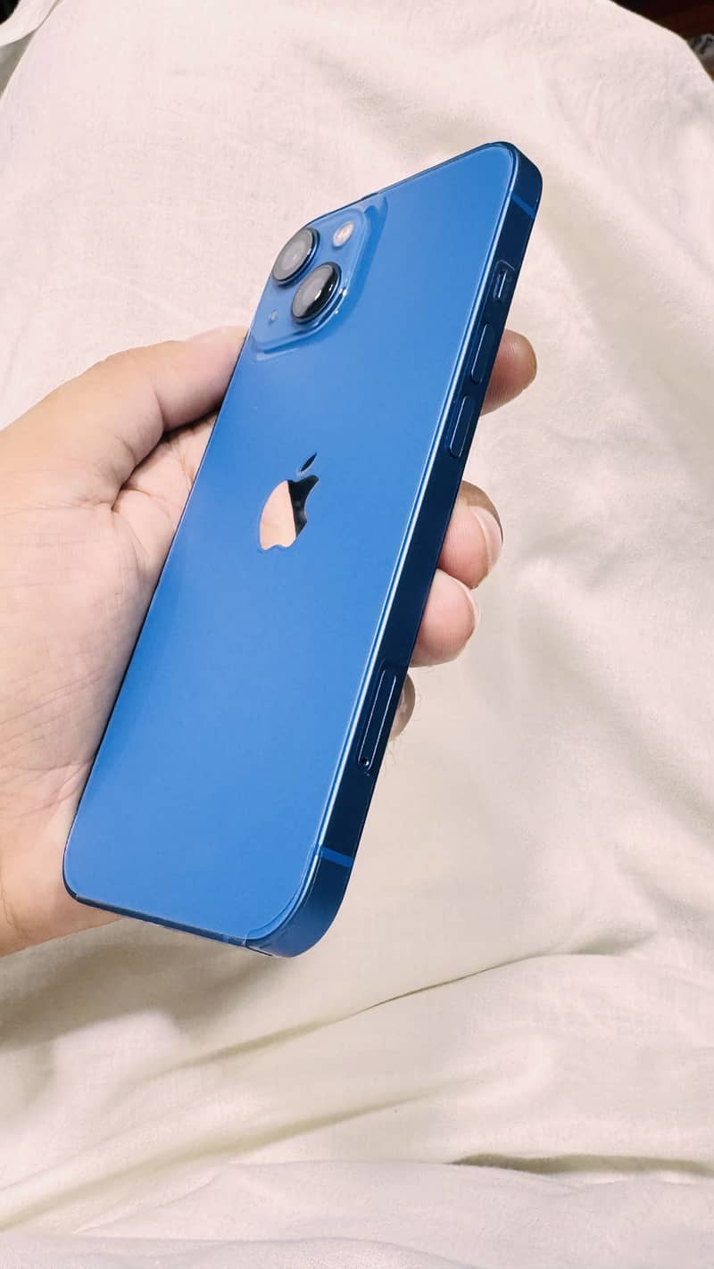 Apple iPhone 13 4