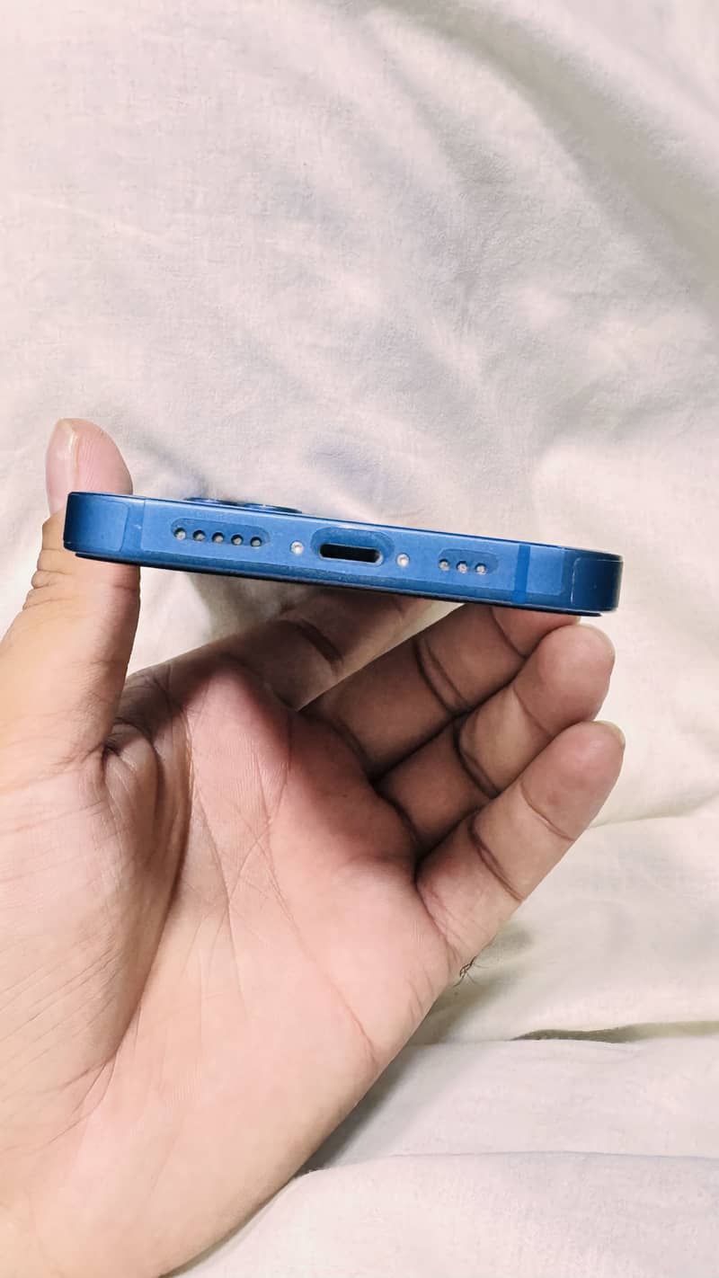 Apple iPhone 13 5