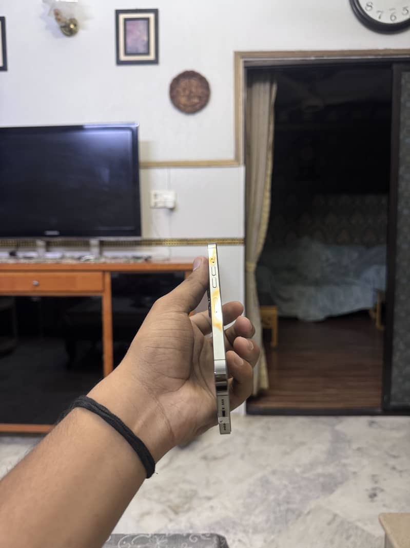 iphone 13 pro 2