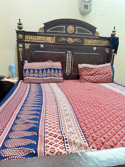 bed set with dressing and side tables
