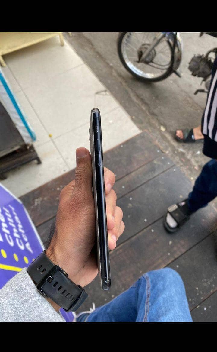 Apple iPhone 8 1