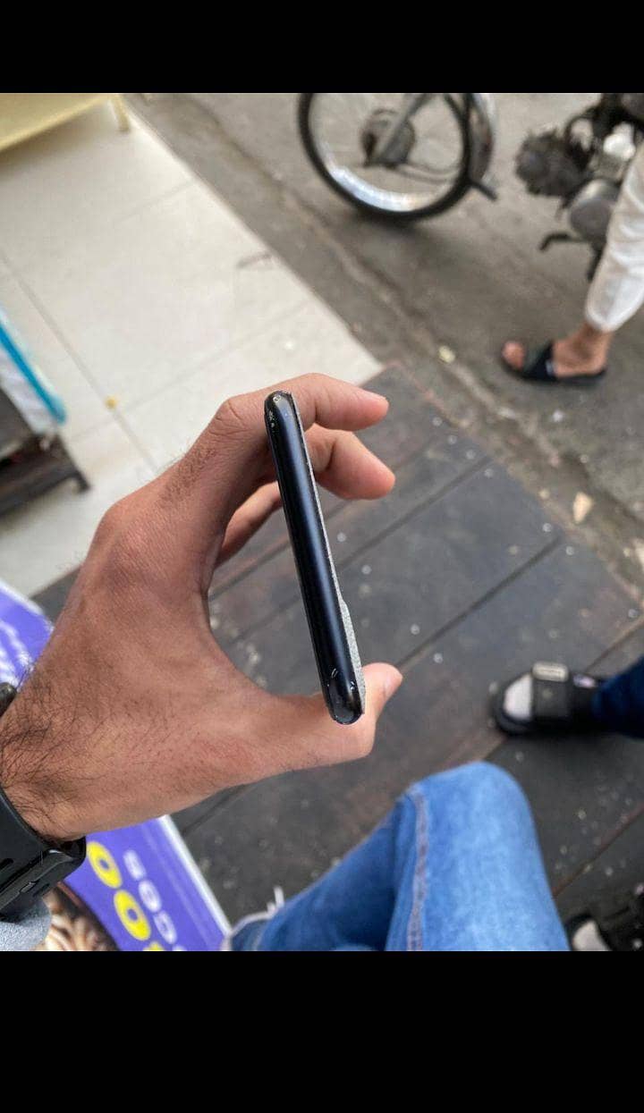 Apple iPhone 8 3