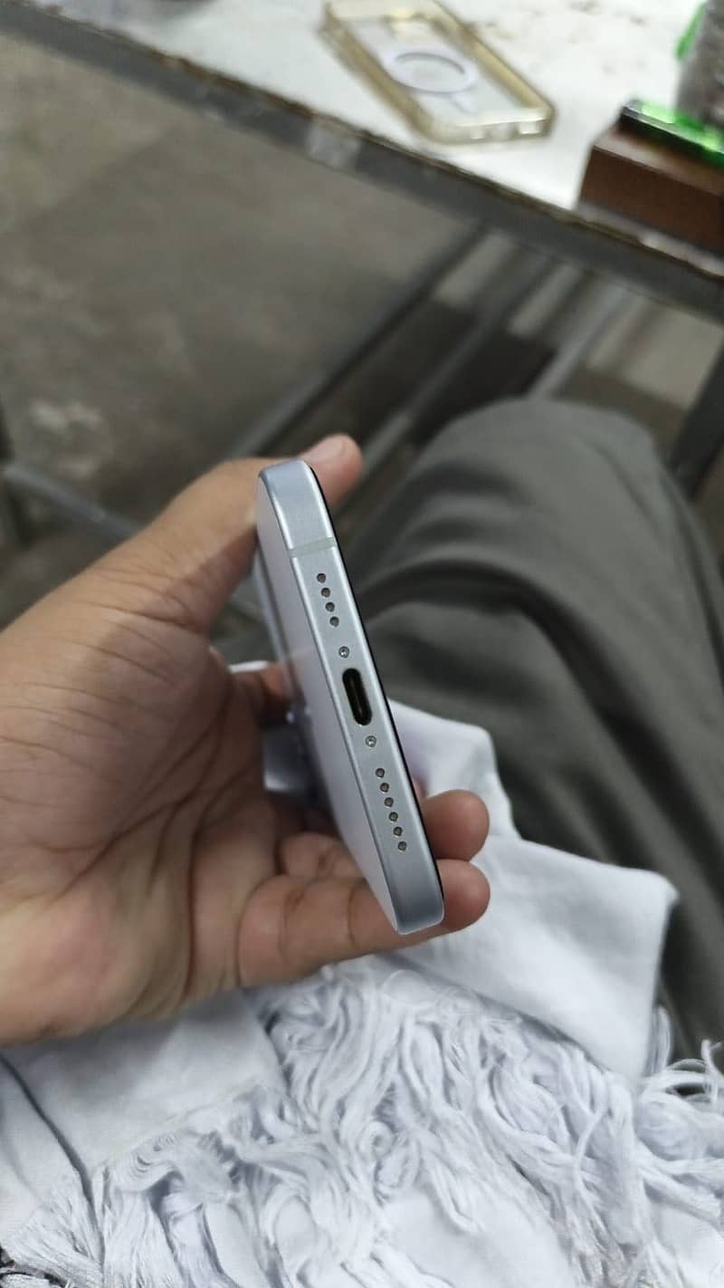 Apple iPhone 15 plus 4