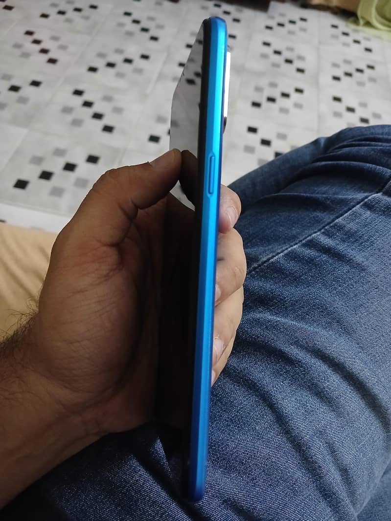 Realme C3 8