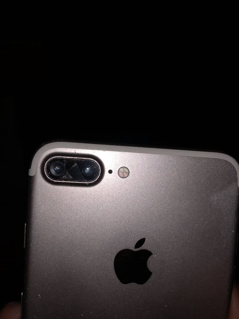 Apple iPhone 7 Plus 2