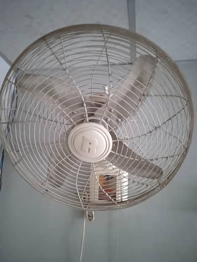 Royal bracket fan like new