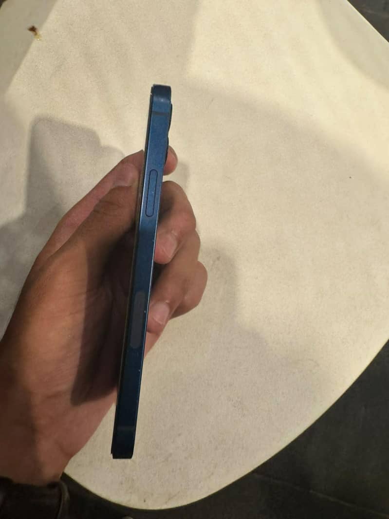 Apple iPhone 12 3