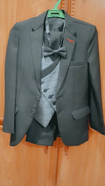 brand new 3 piece suit