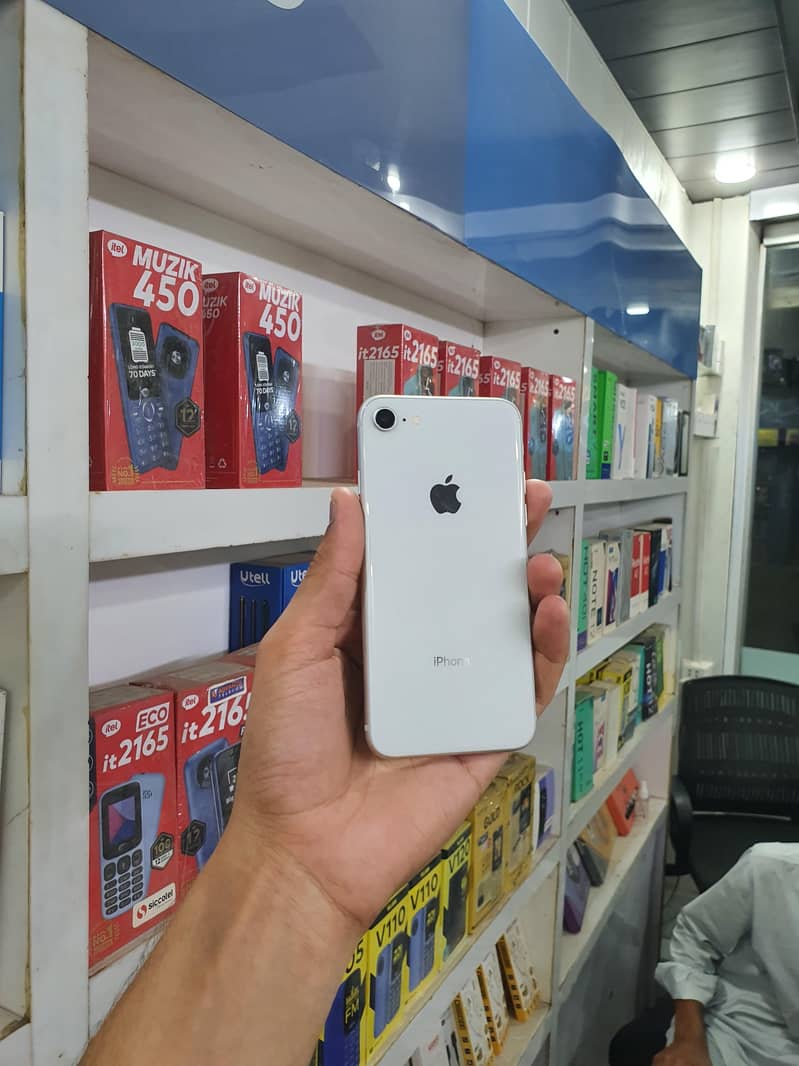 Apple iPhone 8 0