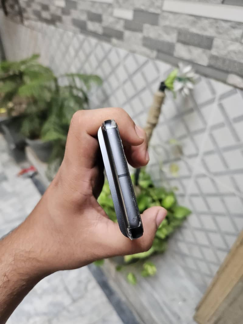 Google Pixel 8 4