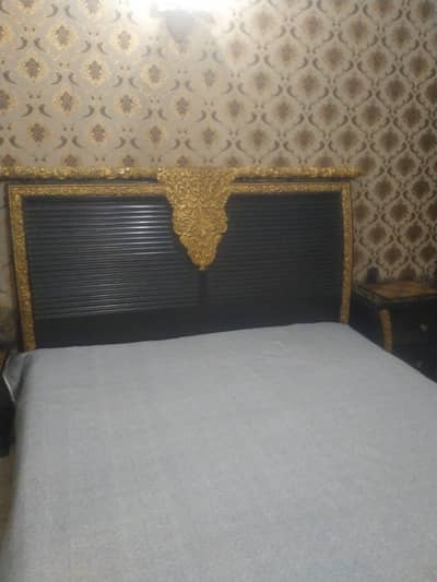it's heavy weight wooden bed set sale in Johar town Lahore
