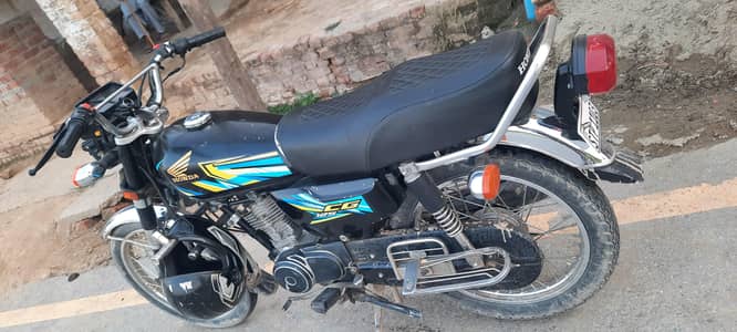I am selling my honda 125 model 2015 urgently sale karni ha