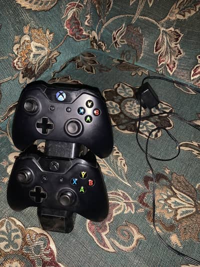 XBOX ONE (used) but in new condition 9/10