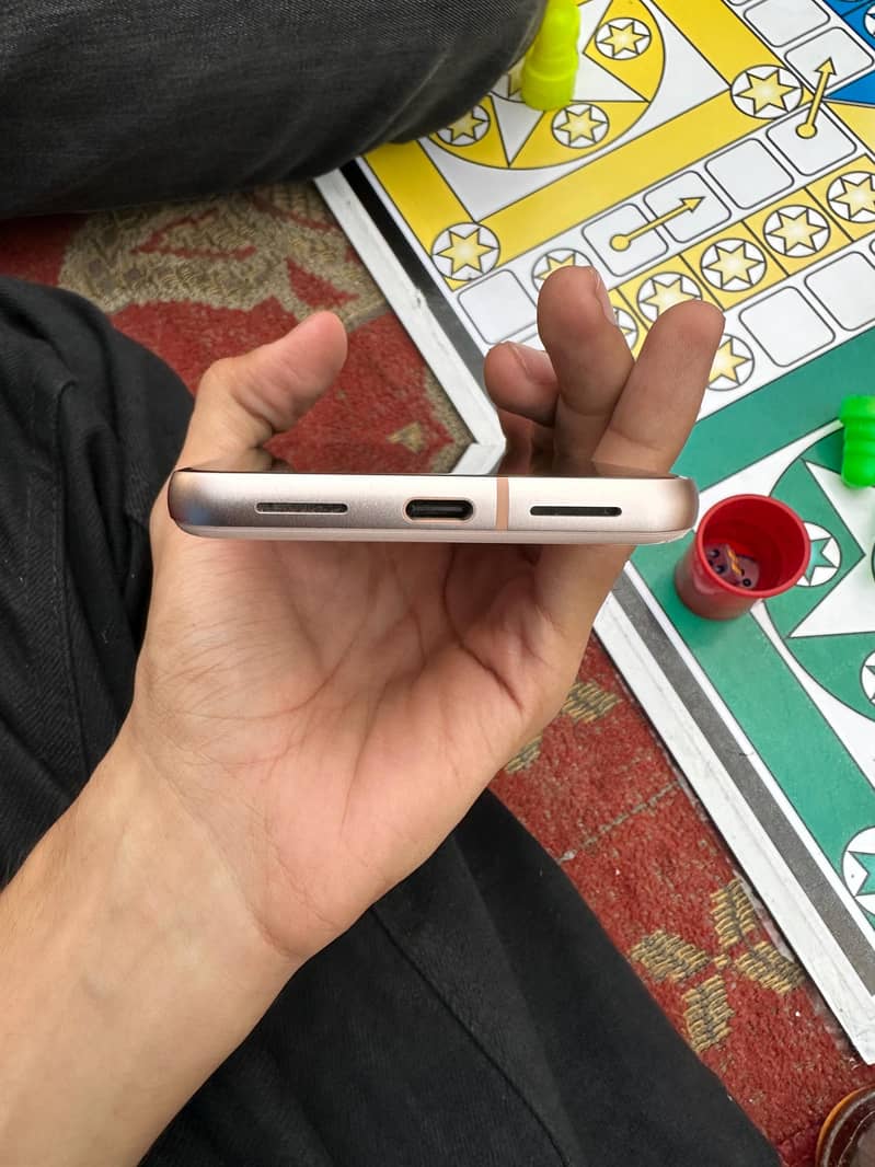 Google Pixel 8 4