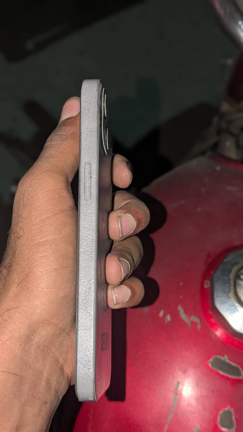 Apple iPhone 13 6