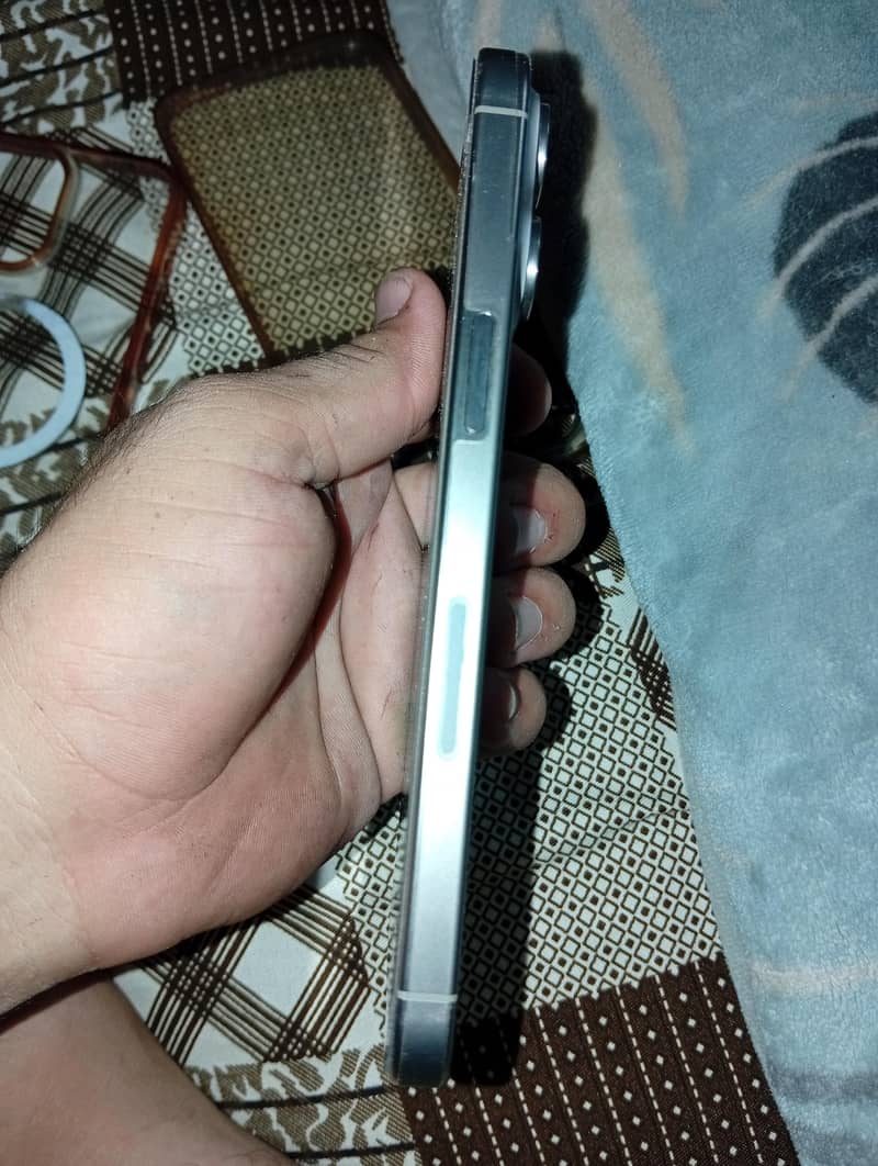 Apple iPhone 15 plus 2
