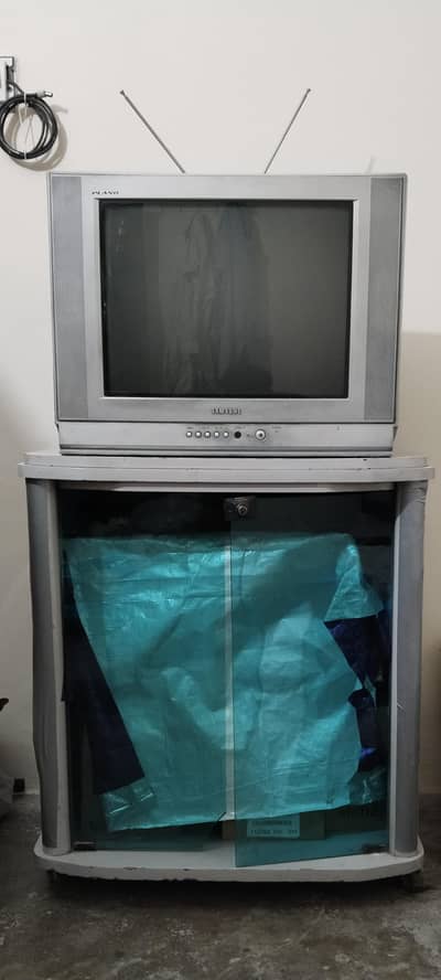 Samsung Plano TV 21" with Trolley for sale