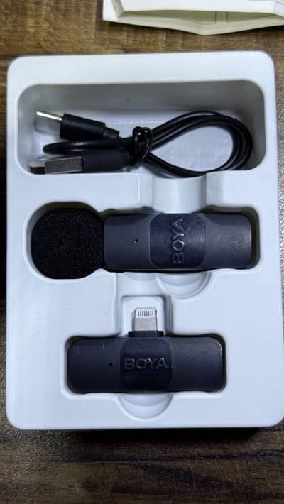 BOYA BY-V1 Wireless Microphone for iPhone (Lightning)