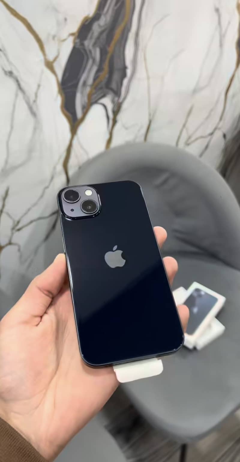 Apple iPhone 13 0