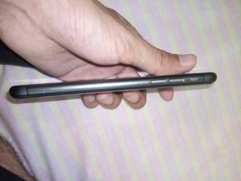 Apple iPhone 11 3