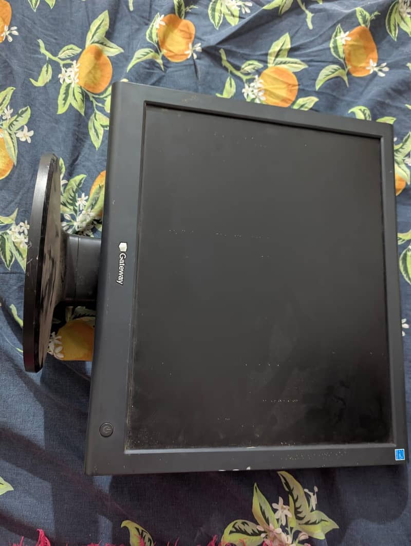 Gateway 17" lcd 1