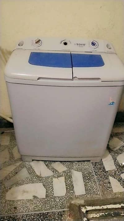 Washing machine with spinner