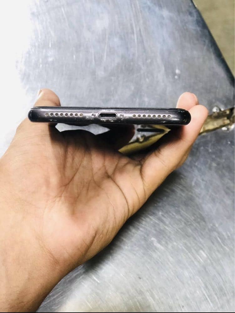 Apple iPhone 7 Plus 1