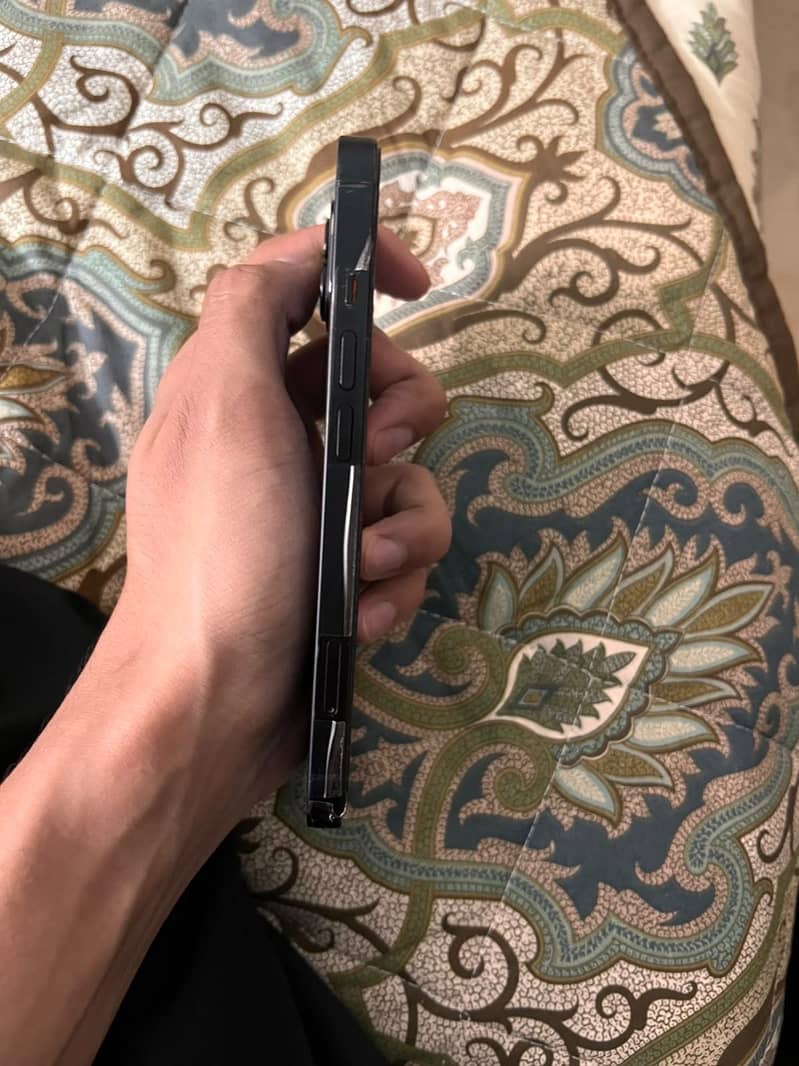 Apple iPhone 14 3