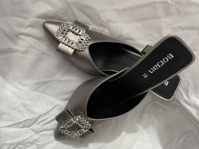 Borjan brand and size is 38  or 8