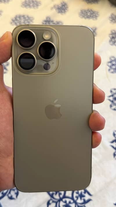 Apple iPhone 15 Pro Max – Natural Titanium