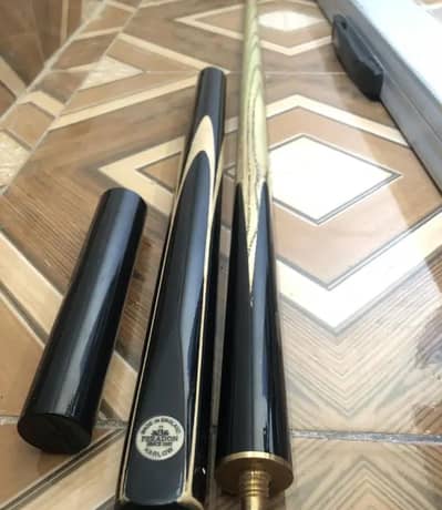 Paradon Harlow snooker cue