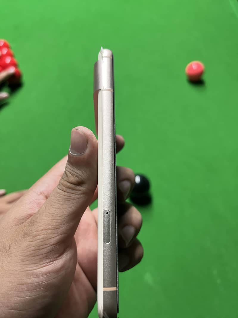 Google Pixel 8 4