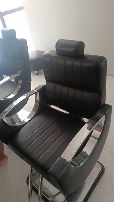 Salon chair
