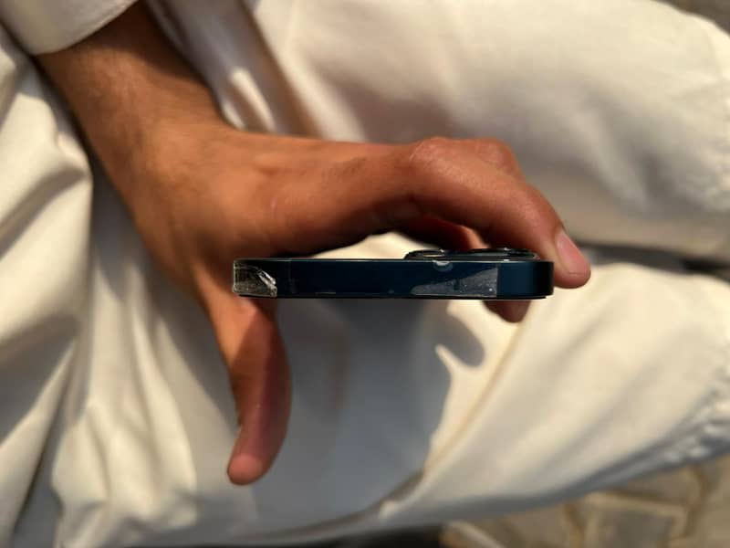 Apple iPhone 13 4