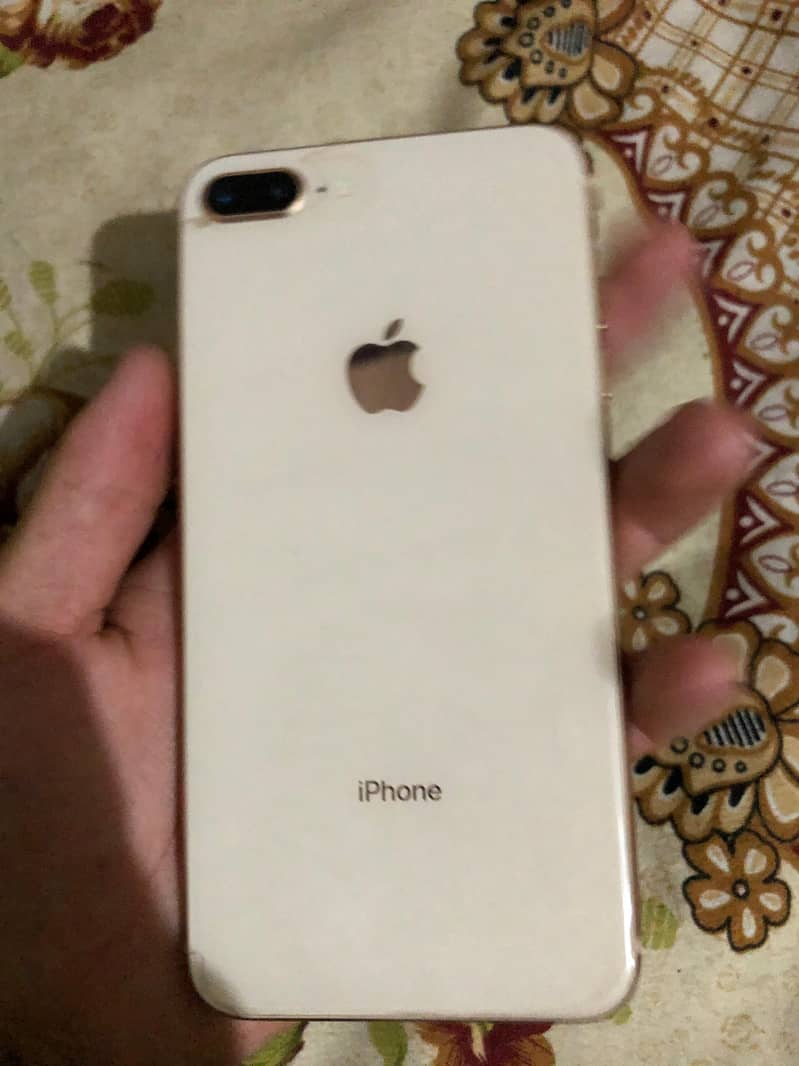 Apple iPhone 8 Plus 3