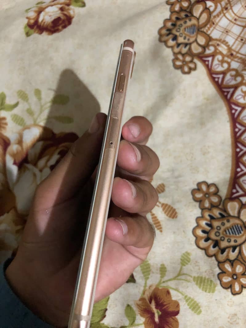 Apple iPhone 8 Plus 5