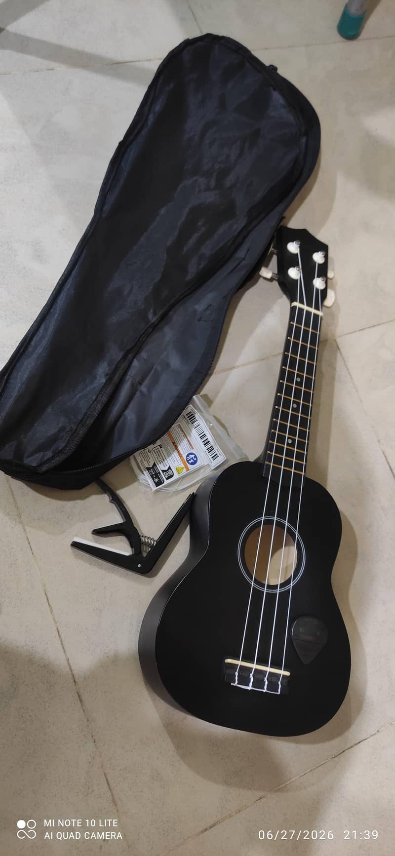 Ukulele 4