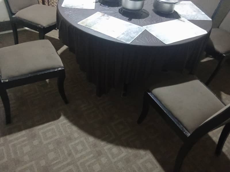Dining table 0