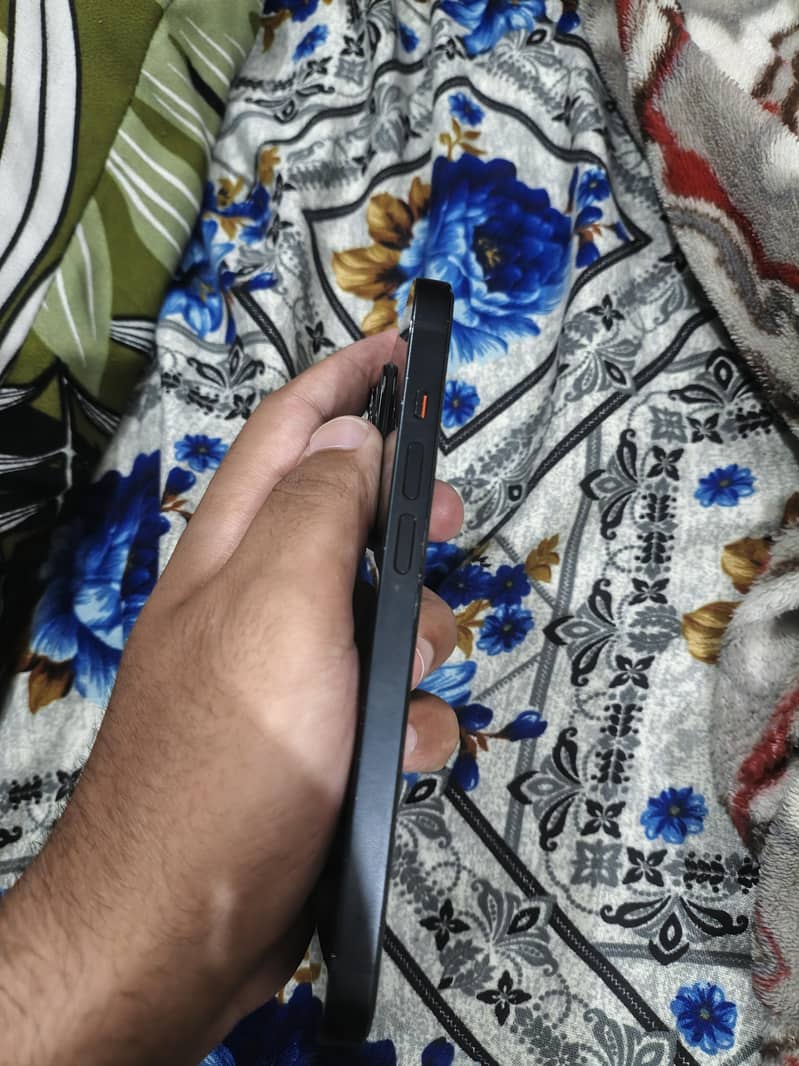 Apple iPhone 14 3