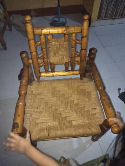 Antic sofa set hai cota room k Liye