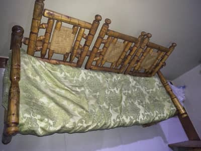 Antic sofa set hai cota room k Liye